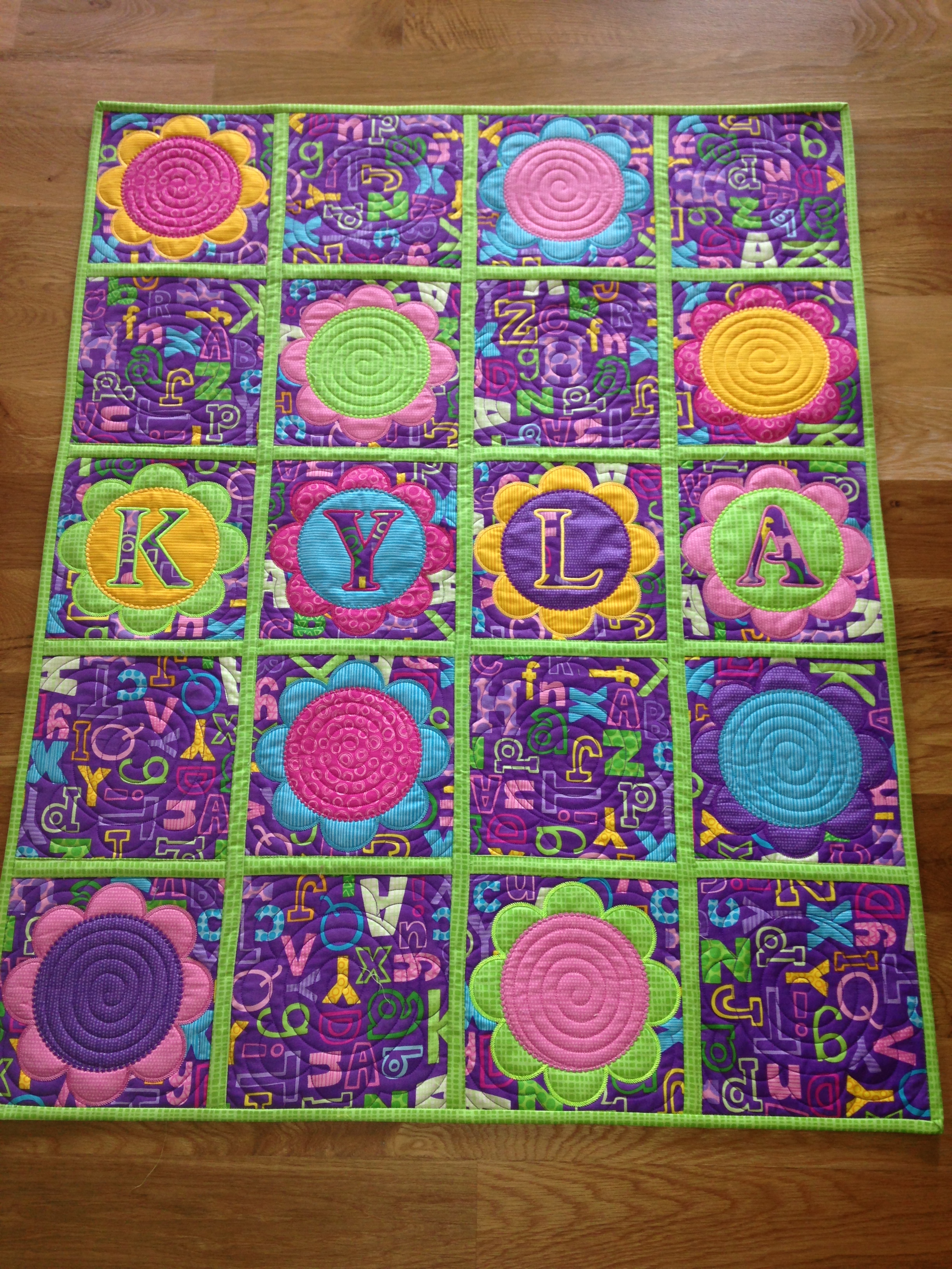 CCQ0358_flower_power_Judy_project_%20Kyla%20Quilt%20front.jpg
