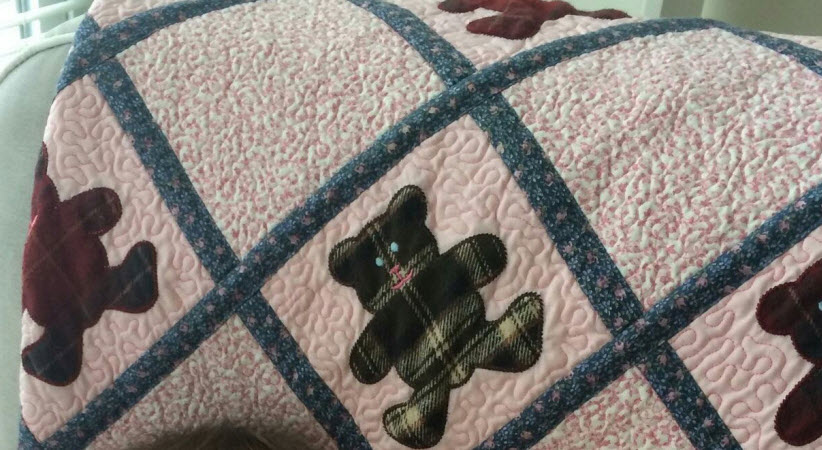 Lynns_teddy_bear_quilt_closeup1.jpg