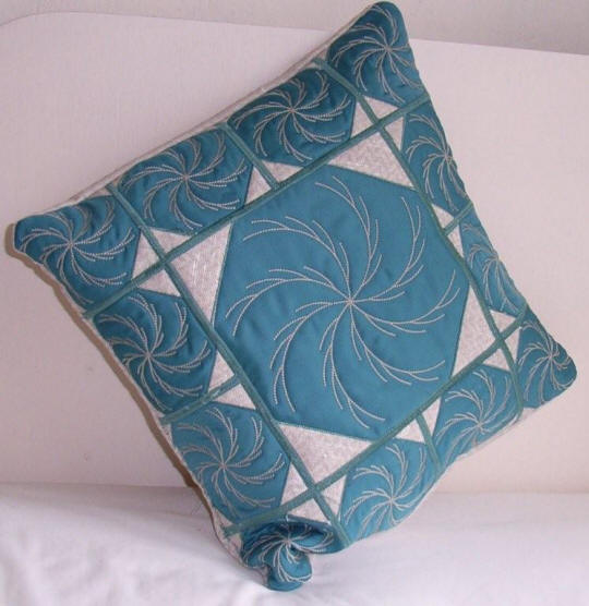 projects4_124_snowball_cushion_audrey.jpg