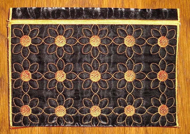 q0230_daisy_purse_back_8a1.jpg