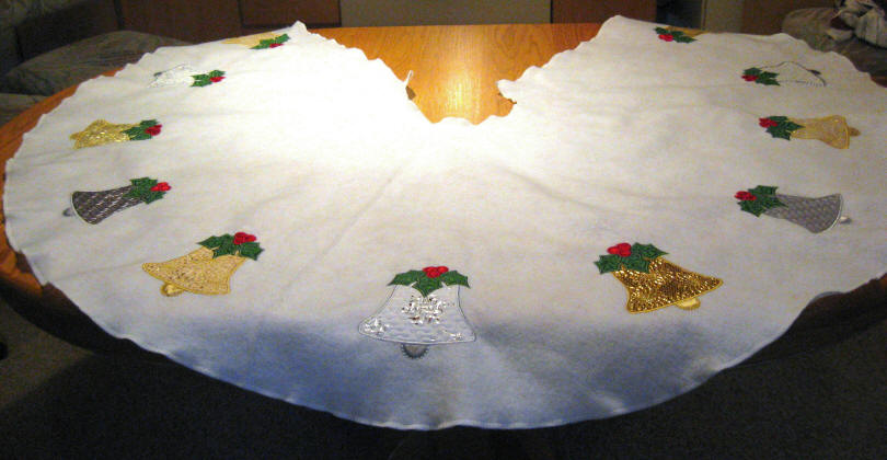 q0385_applique_bell_tree_skirt_project1.jpg