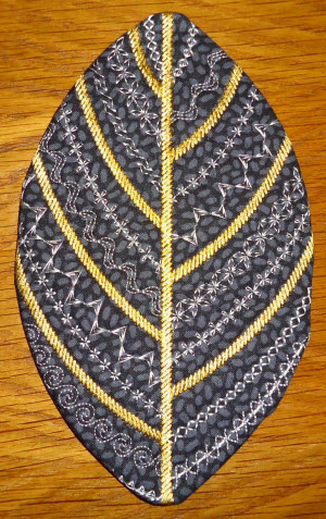 q0386_leaf_mugug_fancy_stitches_130x180_477.jpg
