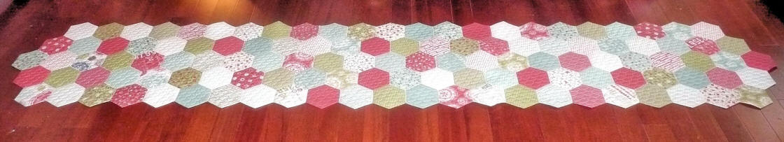 q0467_king_sized_hexagon_bed_runner_1.jpg