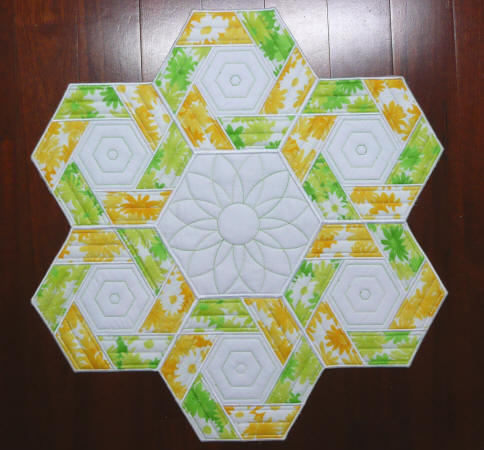 q0537_twisted_hexagon_Spring_hexagon_table_mat.jpg
