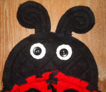 q0556_ladybug_rag_quilt_yoyos_for_eyes.jpg