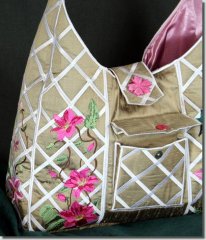 BFC0728 QIH Clematis Trellis Handbag