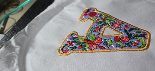 BFC32200 Christmas Applique Alpha A