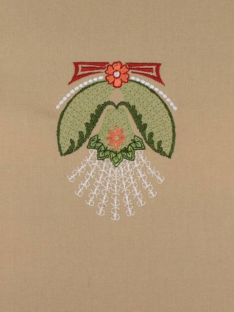 BFC1123 Flowers with Bits of Lace