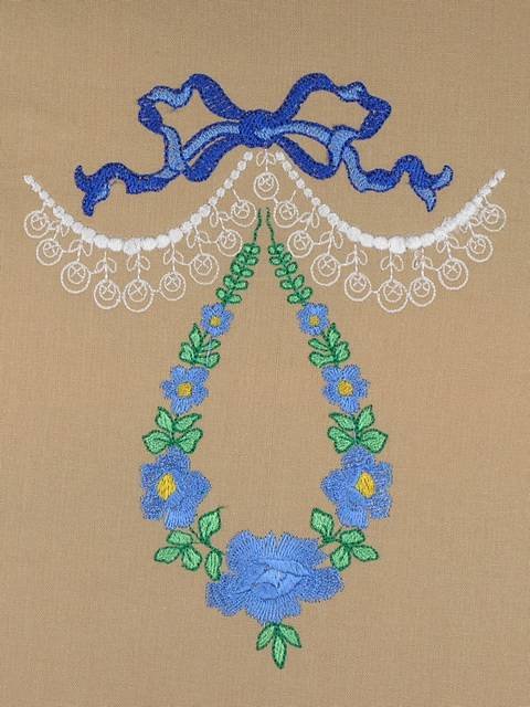 BFC1123 Flowers with Bits of Lace