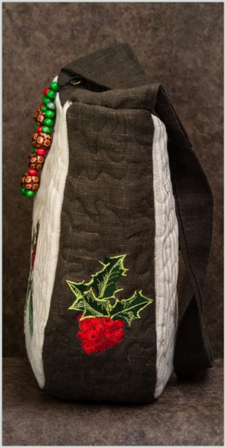 BFC1404 Holly and Pine Cones Handbag