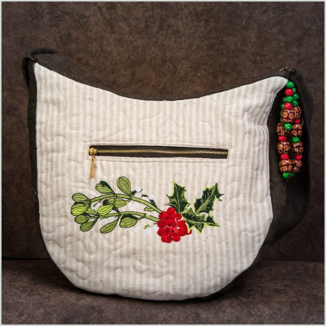 BFC1404 Holly and Pine Cones Handbag
