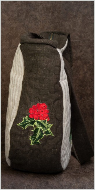 BFC1404 Holly and Pine Cones Handbag