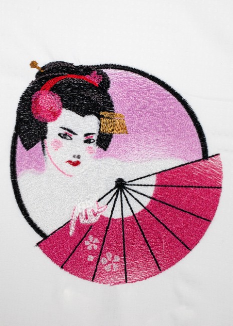 BFC1499 Geishas in a Contemporary Style