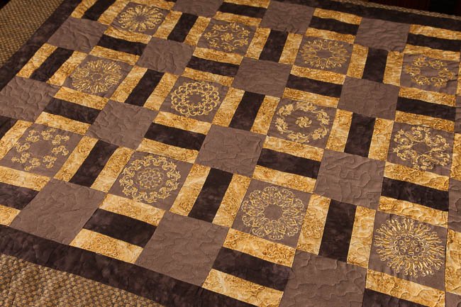 BFC1583 Golden Quilt circles