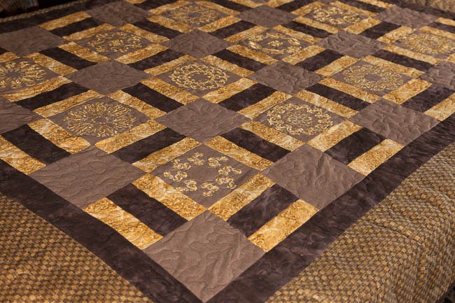 BFC1583 Golden Quilt circles