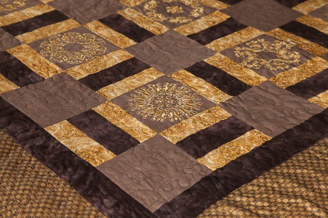 BFC1583 Golden Quilt circles