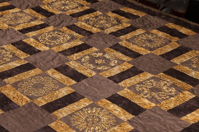 BFC1583 Golden Quilt circles