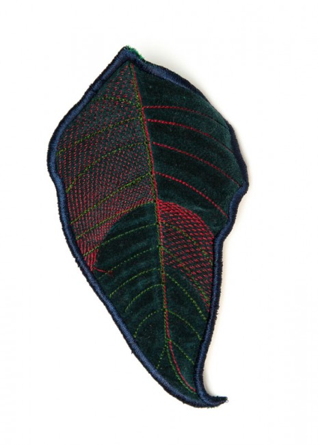 BFC1629 QIH Applique Poinsettias
