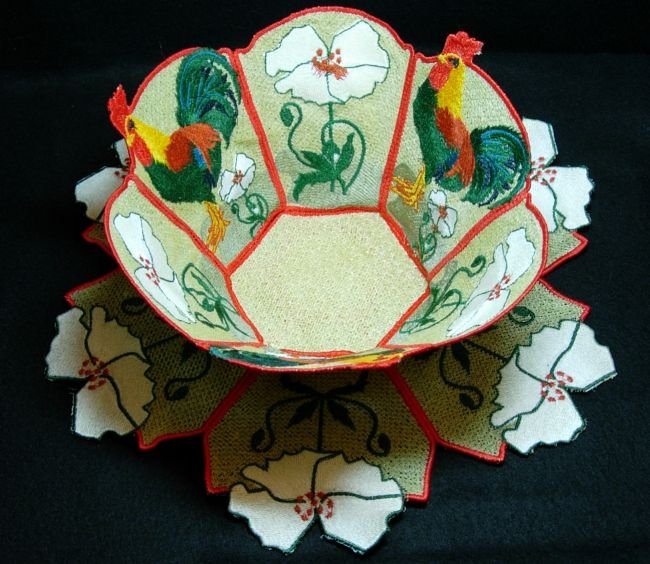 BFC0214 Lace Bowl & Doily - Roosters