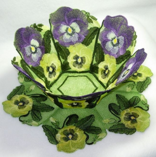 BFC0217 Lace Bowl & Doily Pansies