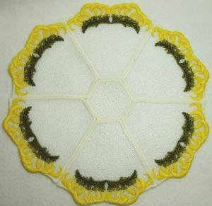 BFC0231 Lace Doily Fanciful Cockatoo