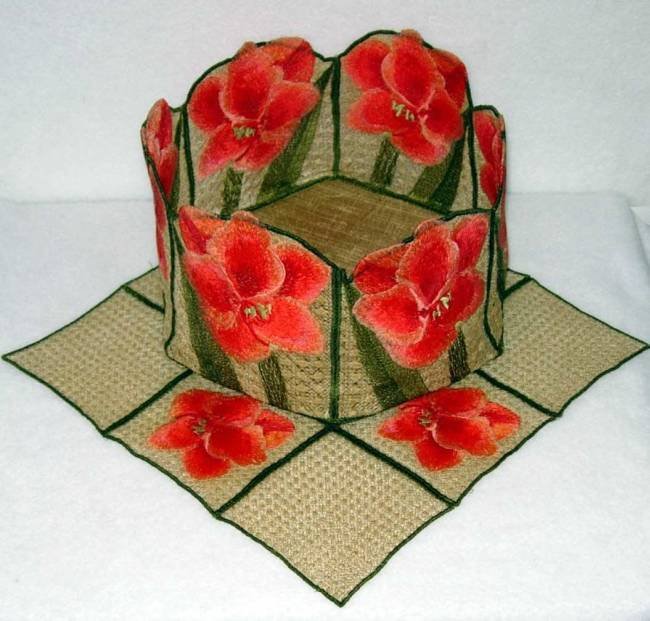 BFC0261 Lace Bowl and Doily Amaryllis