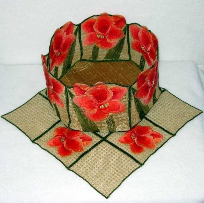 BFC0261 Lace Bowl and Doily Amaryllis