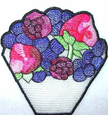 BFC0270 Lace Bowl and Doily Berries