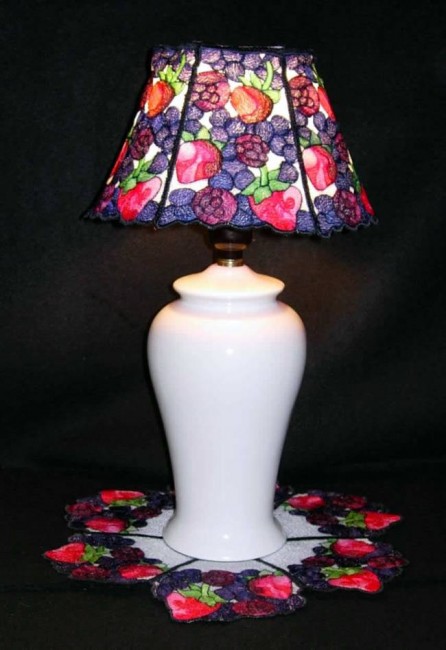 BFC0270 Lace Bowl and Doily Berries