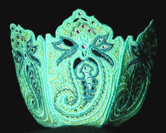 BFC0293 Lace Bowl and Doily Paisley Crystals