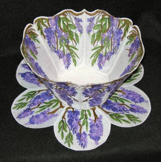 BFC0318   Lace Bowl & Doily  Wisteria