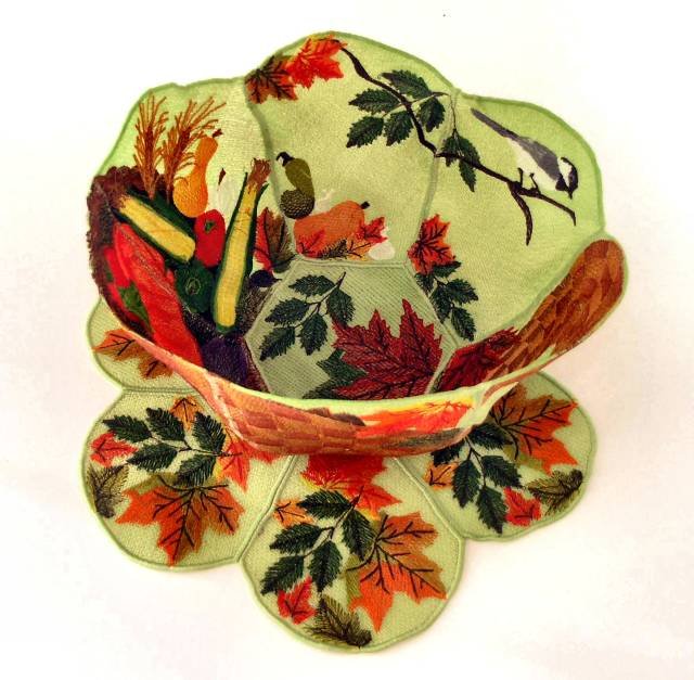 BFC0362  Lace Bowl & Doily Cornucopia