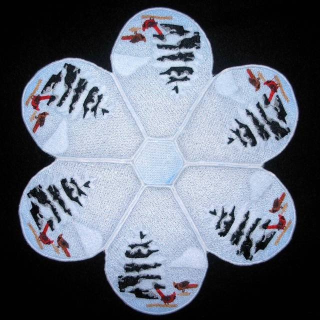 BFC0371 Lace Bowl & Doily Cardinals