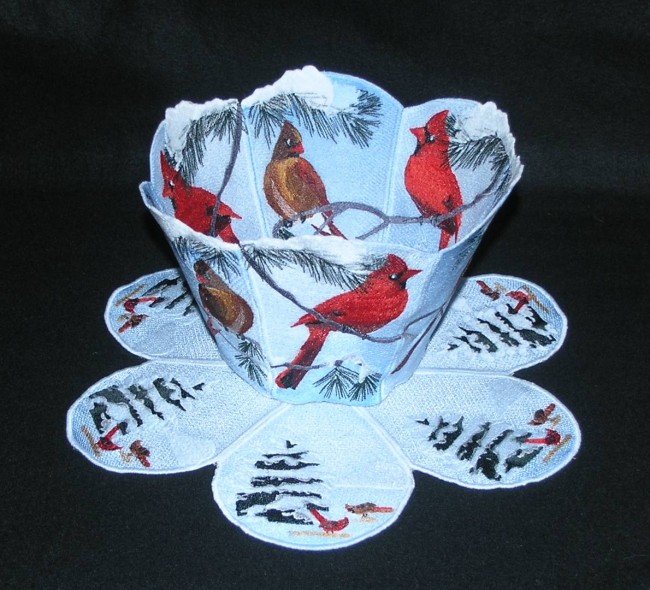 BFC0371 Lace Bowl & Doily Cardinals