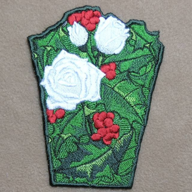 BFC0385  Lace Bowl & Doily Holly & White Roses