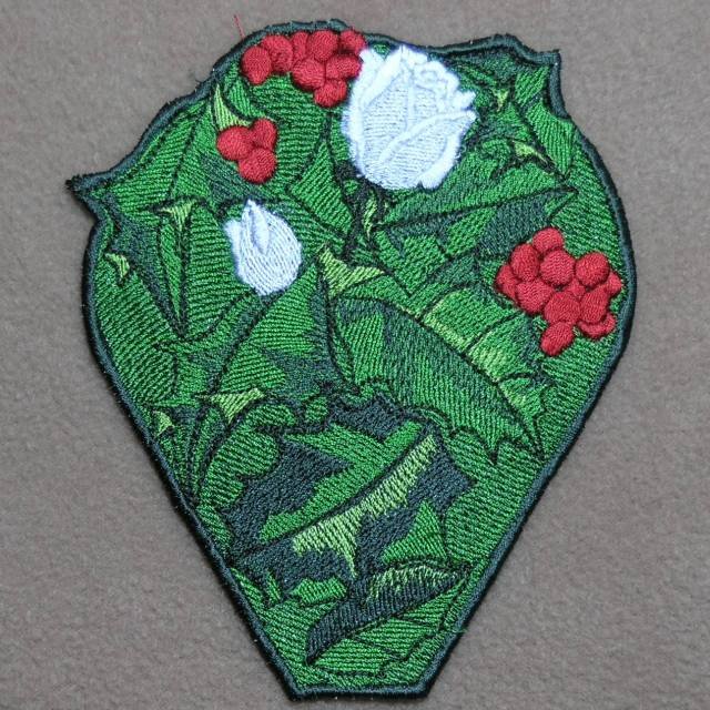 BFC0385  Lace Bowl & Doily Holly & White Roses
