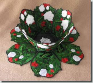 BFC0385  Lace Bowl & Doily Holly & White Roses