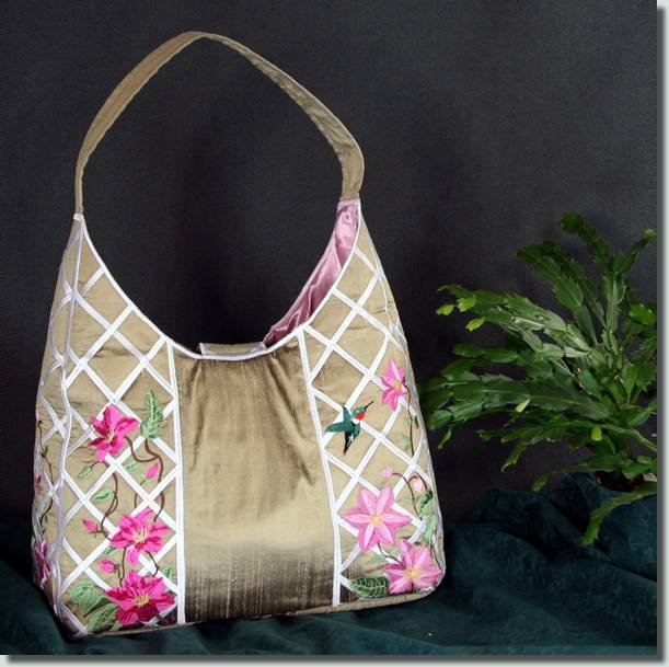 BFC0728 QIH Clematis Trellis Handbag