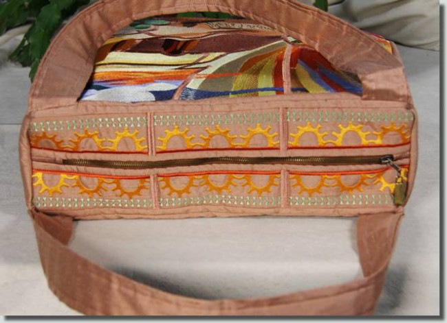 BFC0748 QIH Kokopelli Handbag