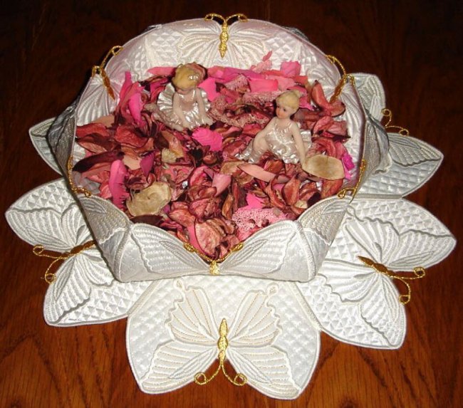 CCQ0024 - Butterfly Basket Doily  Bowl