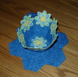 CCQ0034 - Daisy Bowl and Hexagon Doily