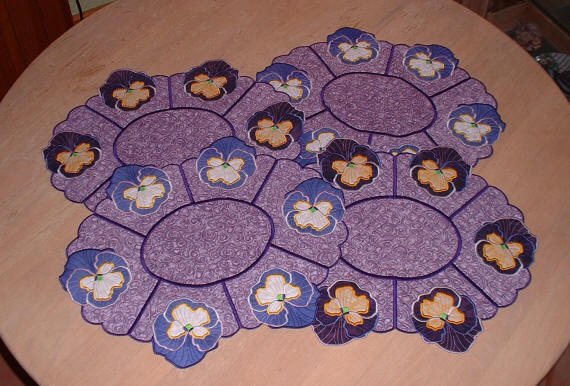 CCQ0104 - Pansy Oval Placemat