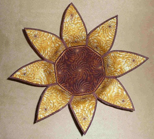 CCQ0303 - Petal Doily and Bowl