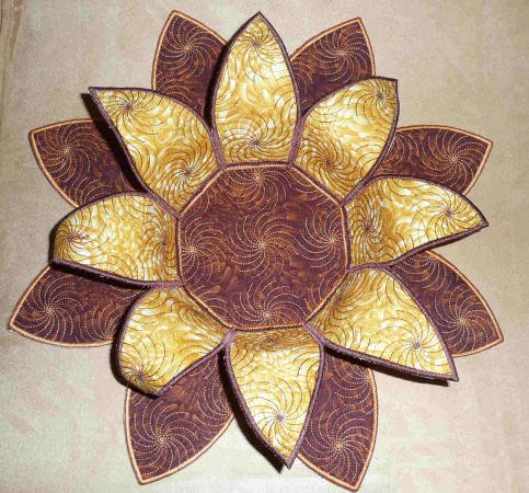 CCQ0303 - Petal Doily and Bowl