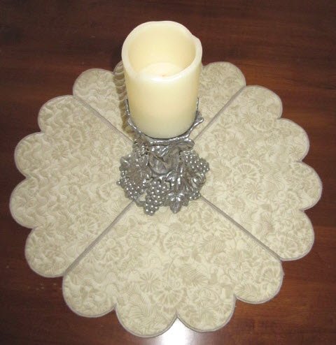 CCQ0568 - Scallop Doily